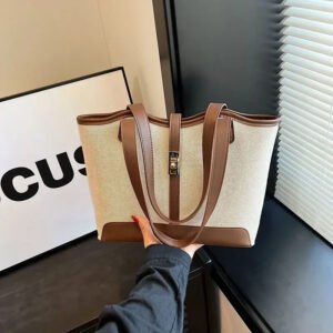 حقيبة كتف مفردة ذات سعة كبيرة للنساء مناسبة للتنقل في فصول الكلية حقائب نسائية صلبة موضة جديدة 2025