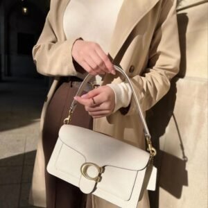 شنطة نسائية جلد طبيعي بإطلالة راقية